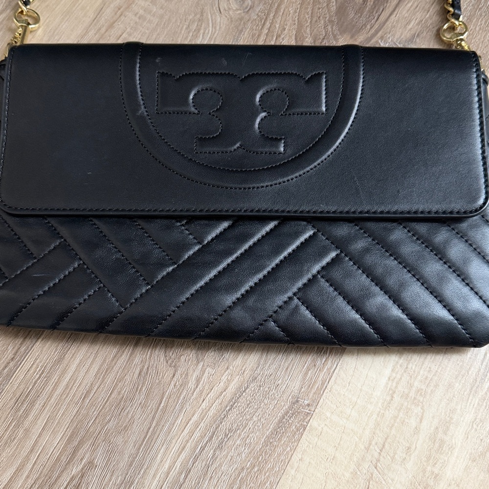 Tory Burch Black Quilted Leather Shoulder Bag with Gold Chain - Picture 2 of 5